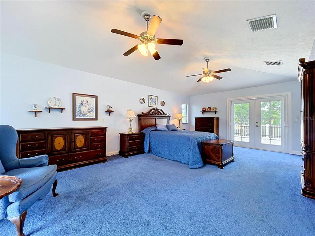 1360 South Waterview Drive Inverness, FL 34450 - Photo 74 of 100 a living room with furniture and a window