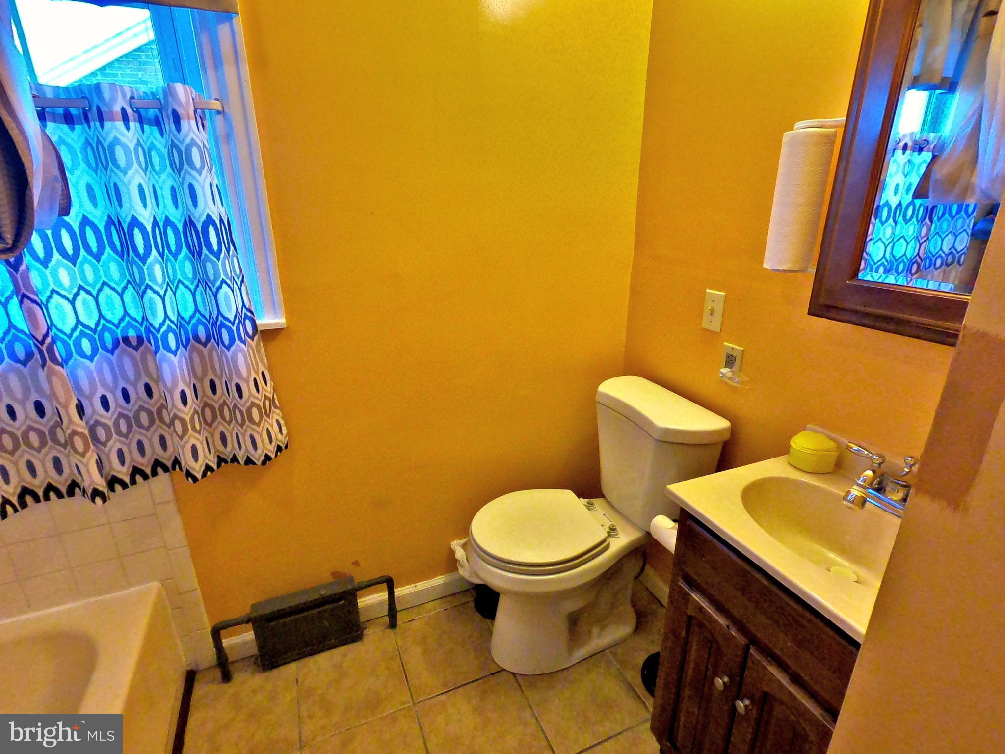 224 Hanley Place Reading, PA 19611 - Photo 4 of 36