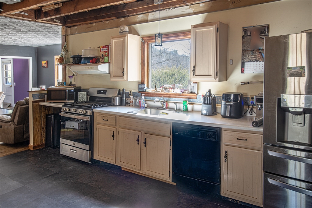 31 Goshen Road Williamsburg, MA 01096 - Photo 7 of 21