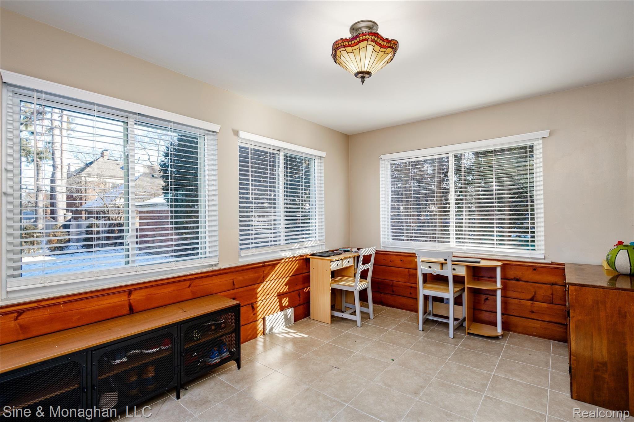 732 Trombley Road Grosse Pointe, MI 48230 - Photo 18 of 48 732 Trombley L042.jpg