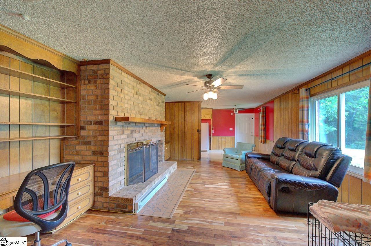 503 Edgewater Road Woodruff, SC 29388 - Photo 10 of 34