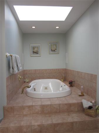 16 Parish Road Georgetown, MA 01833 - Photo 24 of 30 a bathroom with a bathtub