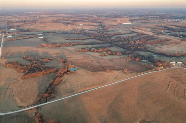$568,750 | 52 Southwest 401st Road, Centerview, MO 64019
