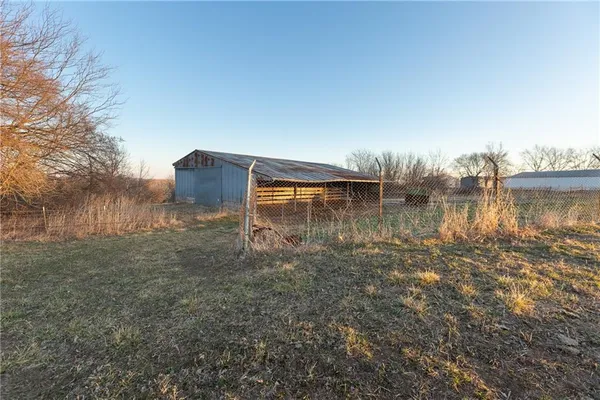 $568,750 | 52 Southwest 401st Road, Centerview, MO 64019