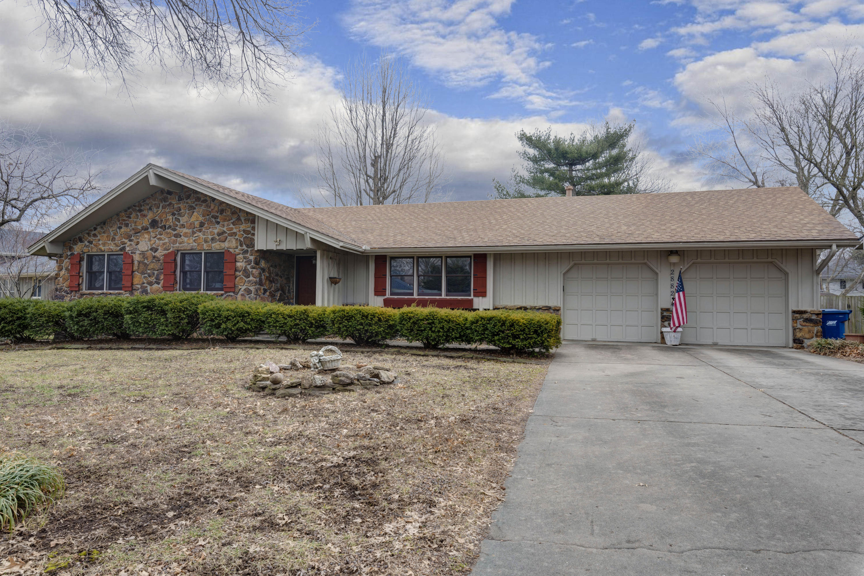 2882 South Rochelle Avenue Springfield, MO 65804 - Photo 1 of 1 Rochelle (1)