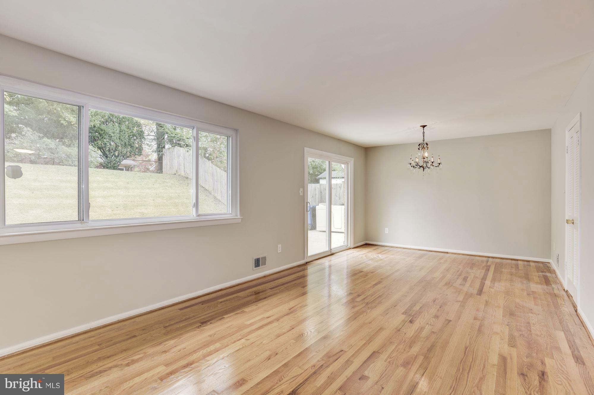 801 Lowander Lane Silver Spring, MD 20901 - Photo 3 of 25 Living Room