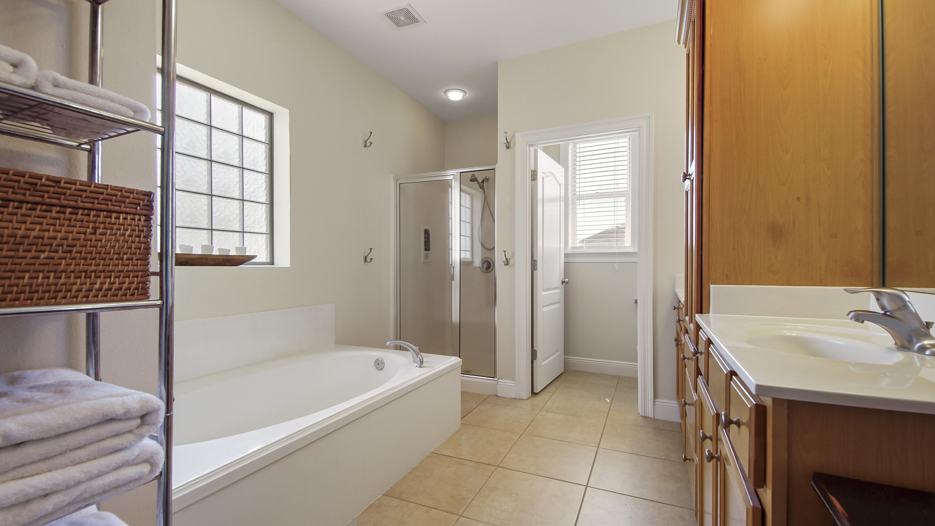 1464 Brushed Dune Circle Freeport, FL 32439 - Photo 20 of 62 a bathroom with a bathtub sink and mirror