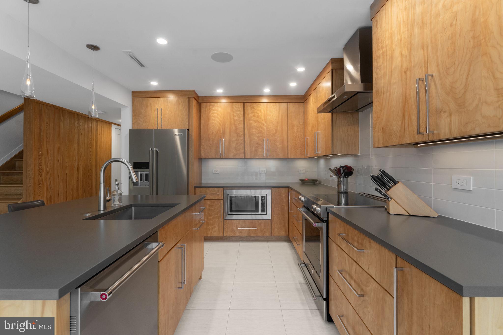 11587 Maple Ridge Road Reston, VA 20190 - Photo 13 of 119