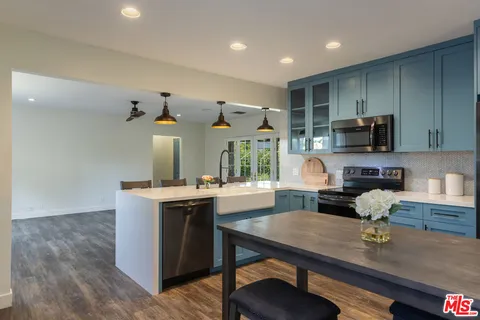 $899,000 | 8362 Shirley Avenue, Northridge, CA 91324