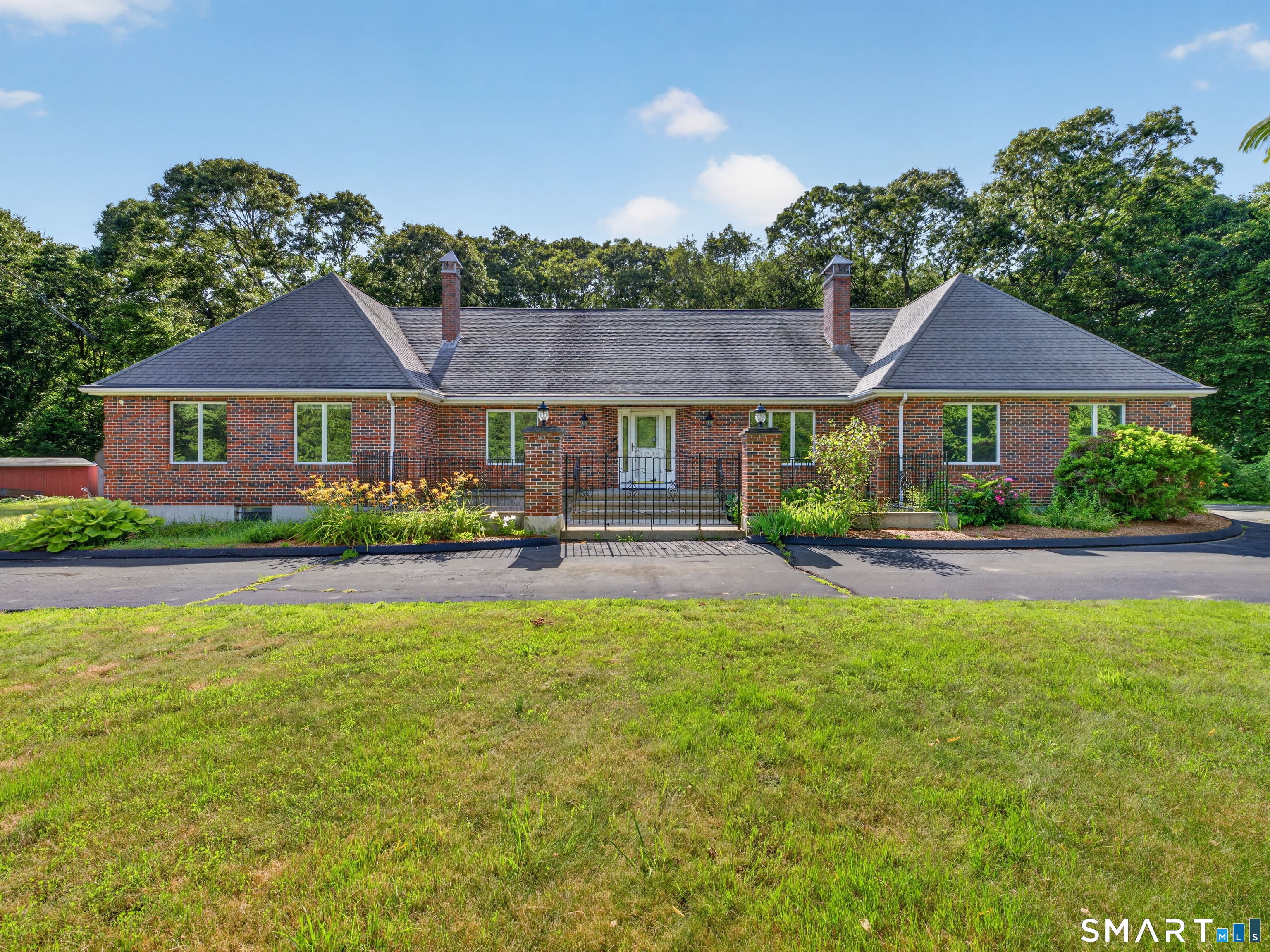 475 Meridian St Extension Groton, CT 06340 - Photo 1 of 40