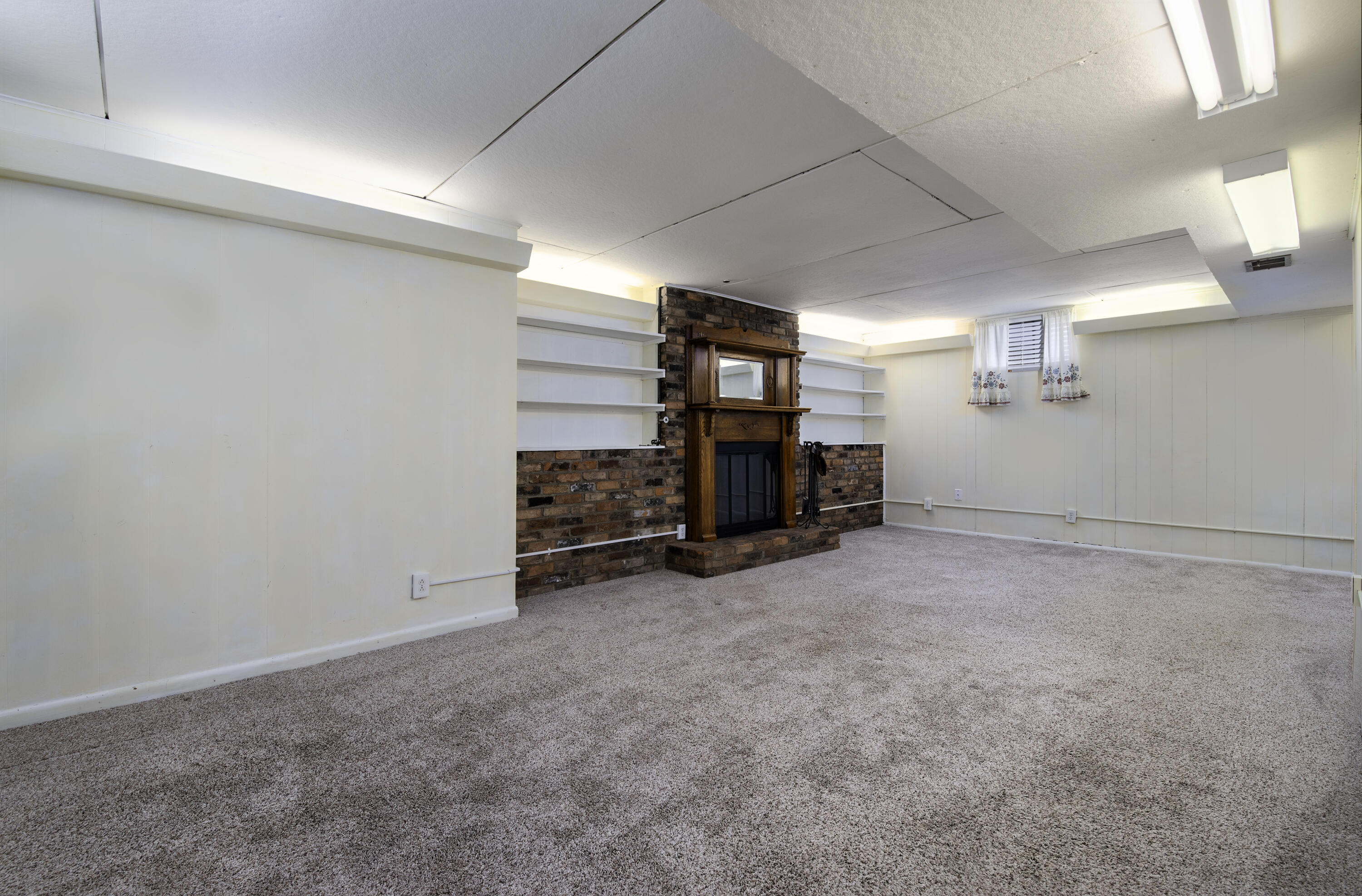 548 Dover Road Lexington, KY 40505 - Photo 13 of 19 Lower level rec room