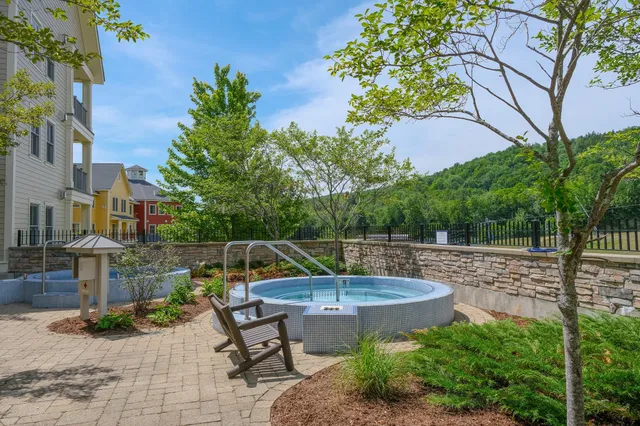 $540,000 | 717-719 Q1-4 Jackson Gore Adams House, Unit 717/719 Q14, Ludlow, VT 05149