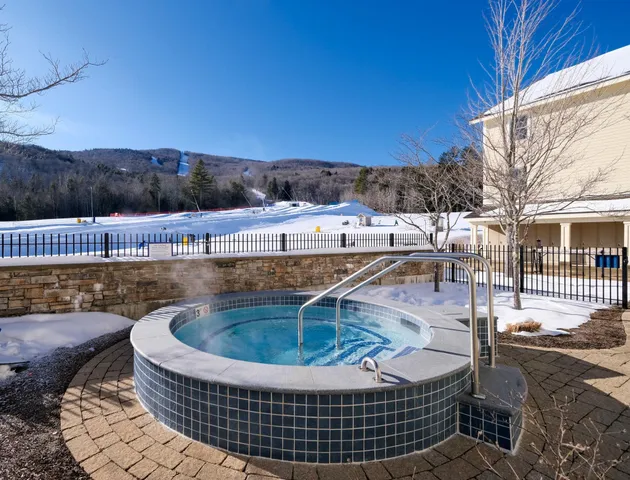 $540,000 | 717-719 Q1-4 Jackson Gore Adams House, Unit 717/719 Q14, Ludlow, VT 05149