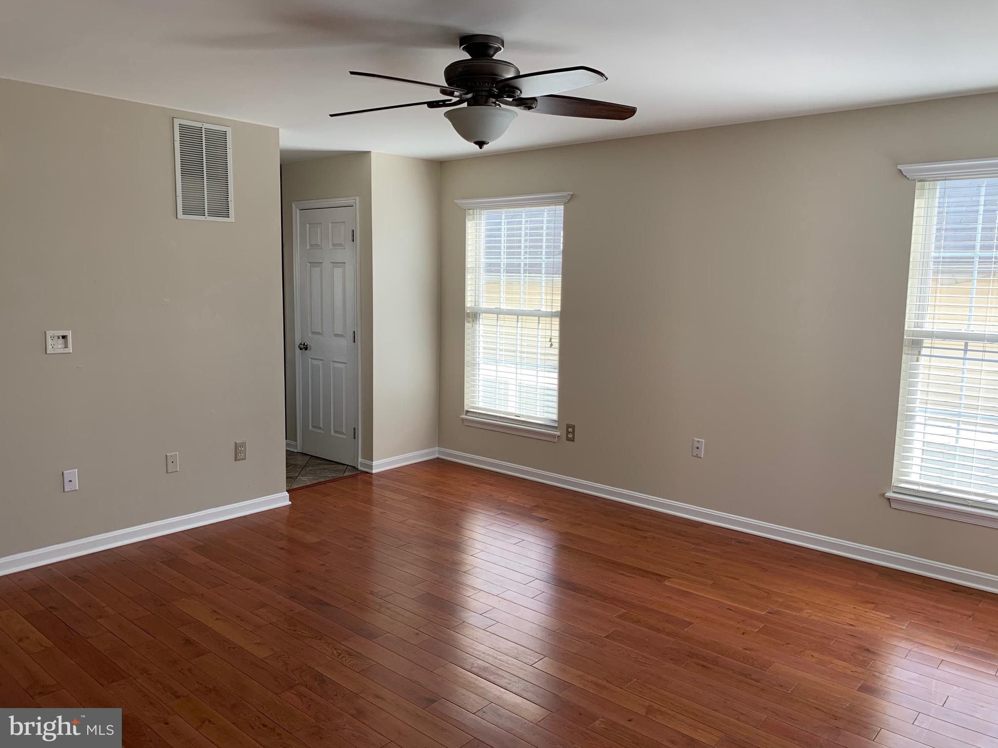 1619 Bentley Road Edgewater, MD 21037 - Photo 4 of 19 Large, Bright Family Room