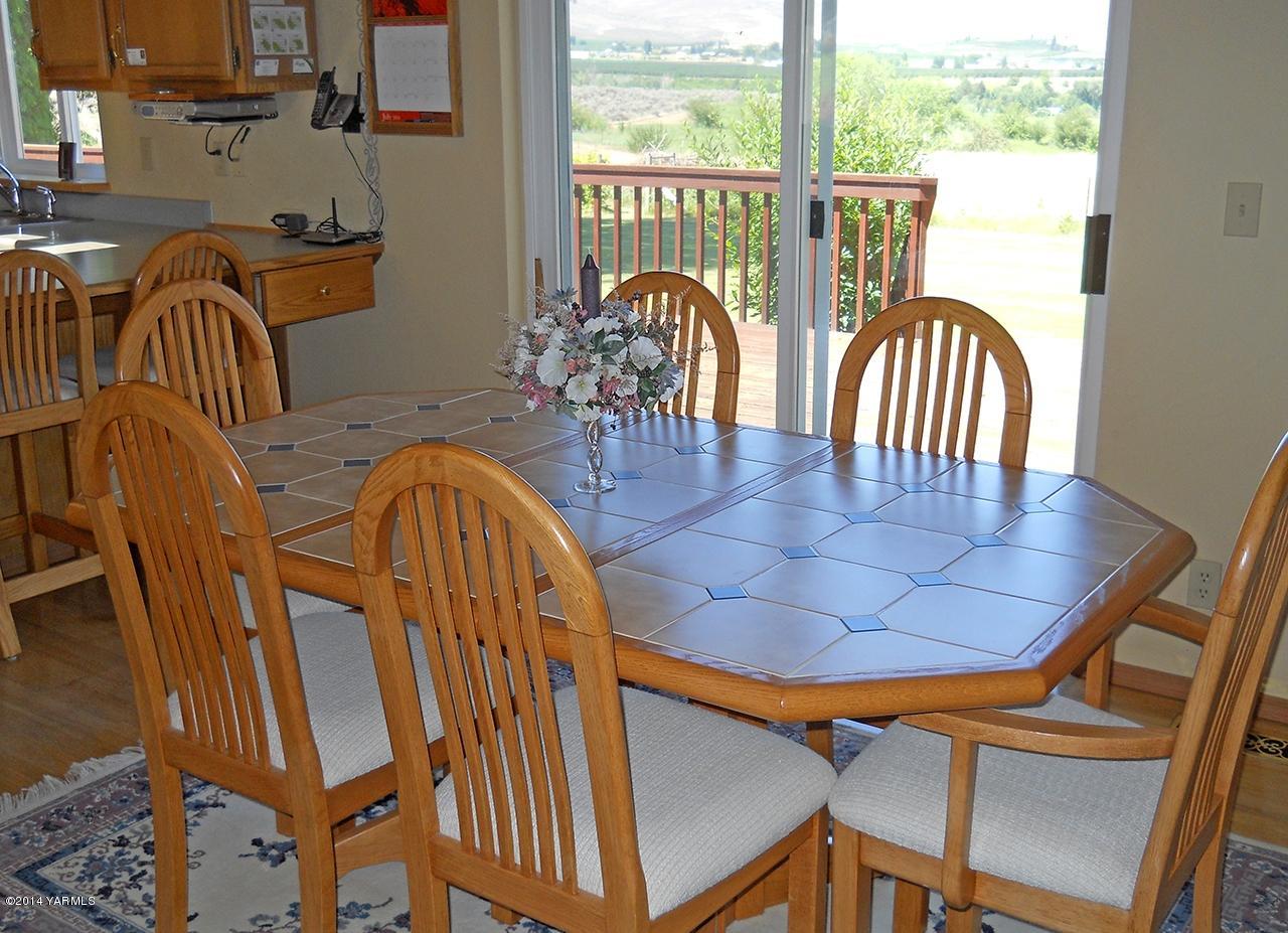 15601 Fisk Road Yakima, WA 98908 - Photo 12 of 58 a view of a dining room with furniture window and wooden floor