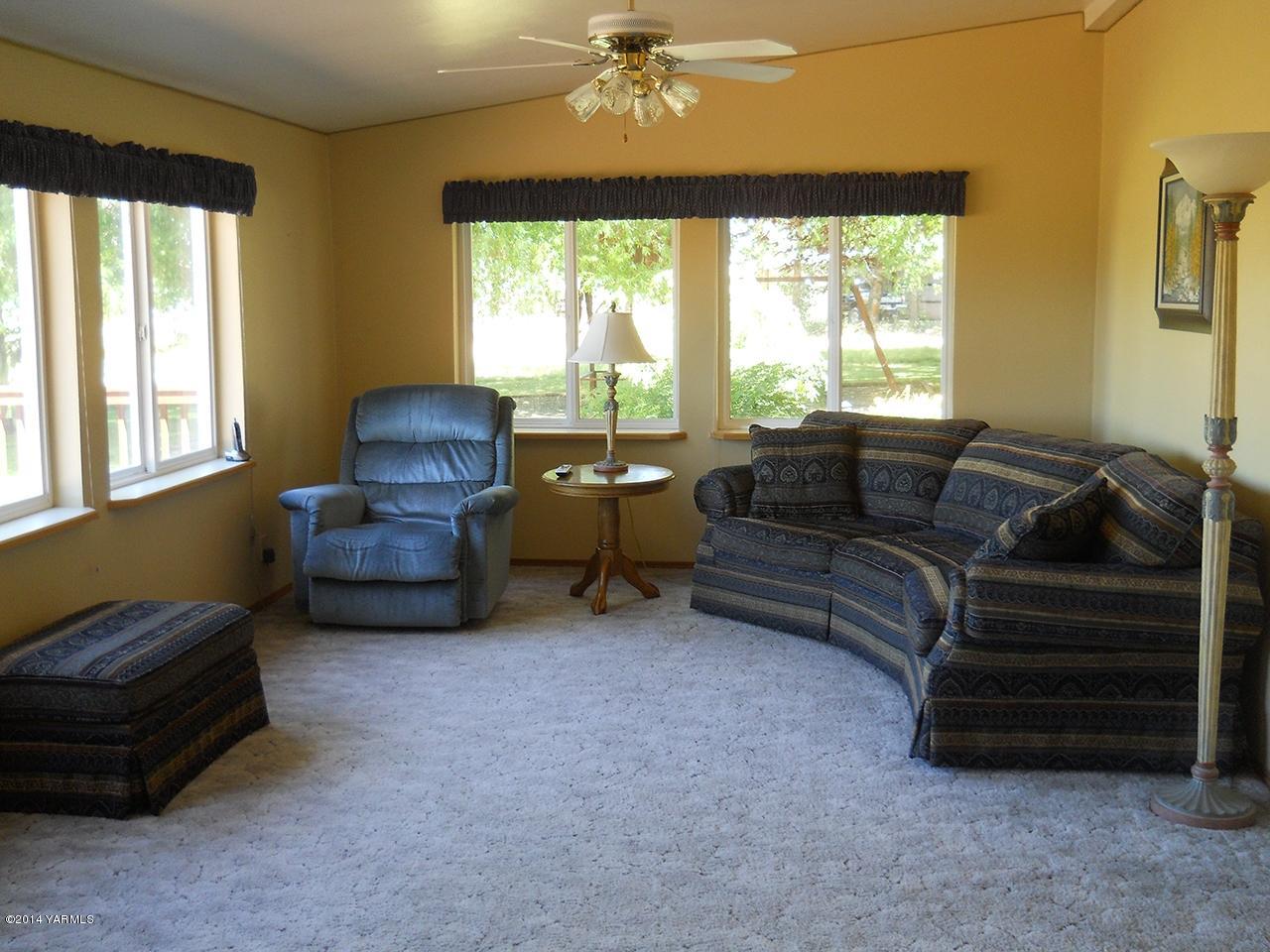 15601 Fisk Road Yakima, WA 98908 - Photo 14 of 58 a living room with furniture and a large window