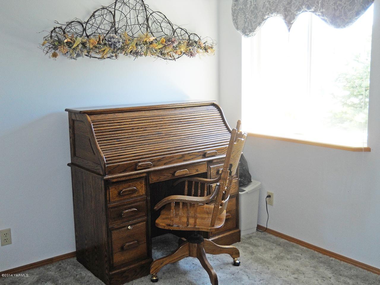 15601 Fisk Road Yakima, WA 98908 - Photo 22 of 58 Another View of Third Bedroom