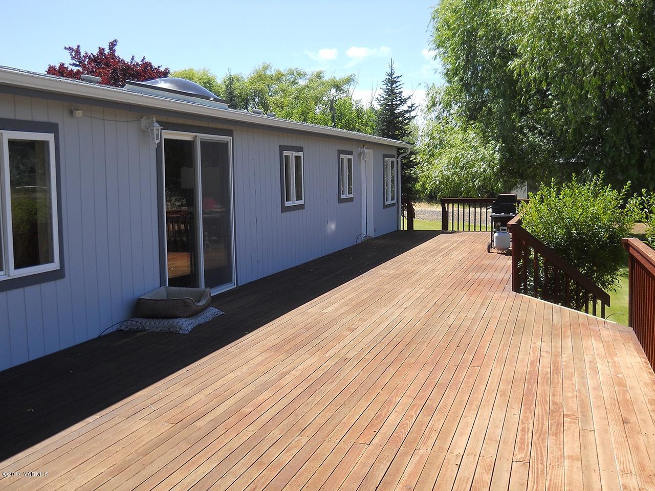 15601 Fisk Road Yakima, WA 98908 - Photo 26 of 58 Back Deck View