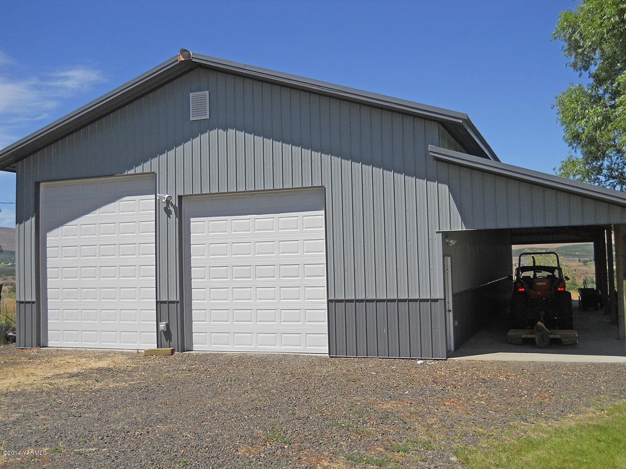 15601 Fisk Road Yakima, WA 98908 - Photo 4 of 58 a front view of a house