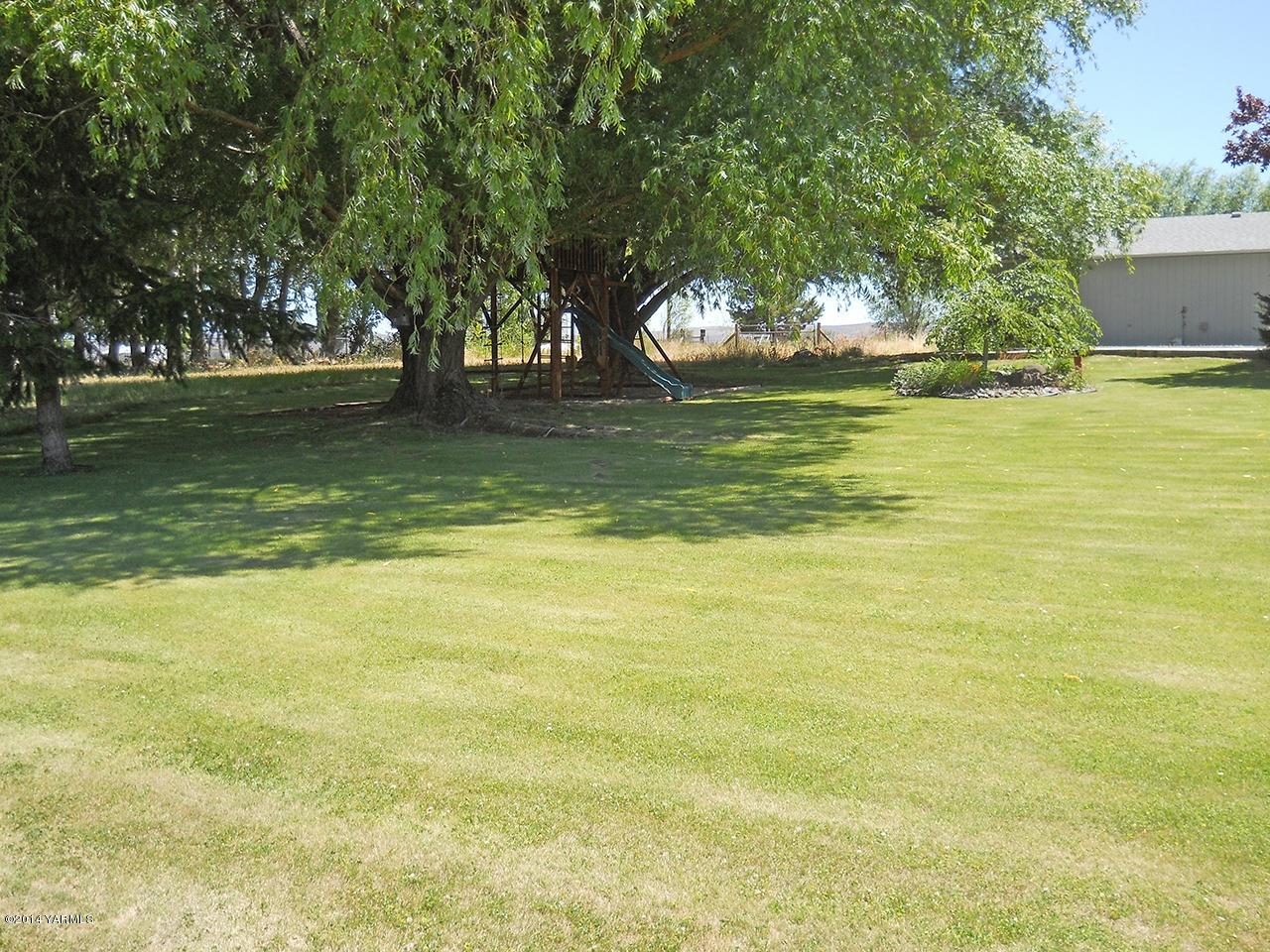 15601 Fisk Road Yakima, WA 98908 - Photo 32 of 58 a view of outdoor space with yard