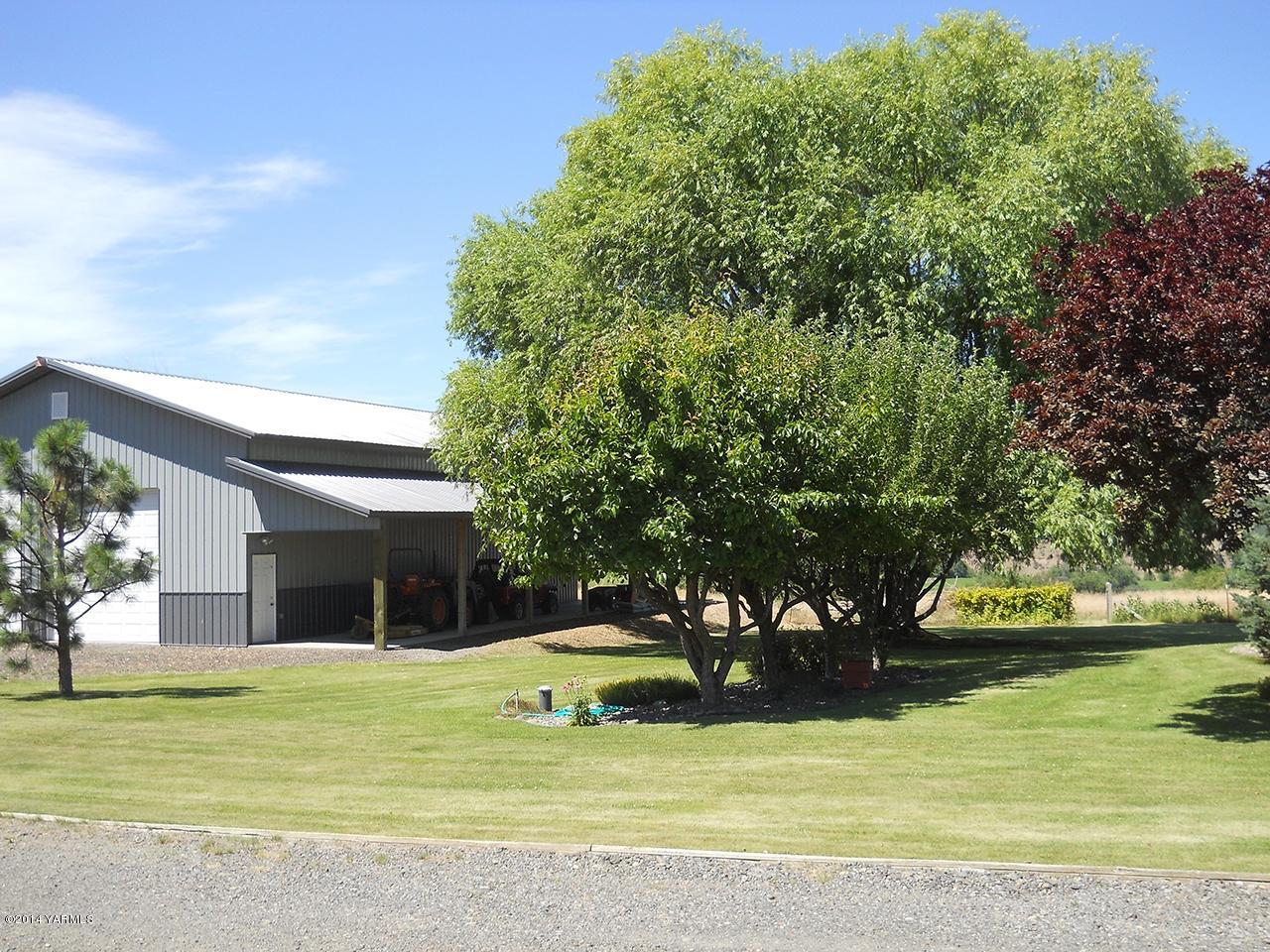15601 Fisk Road Yakima, WA 98908 - Photo 39 of 58 a view of a house with a yard