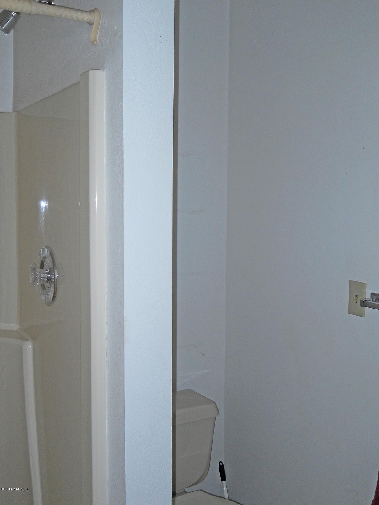 15601 Fisk Road Yakima, WA 98908 - Photo 46 of 58 a bathroom with a toilet