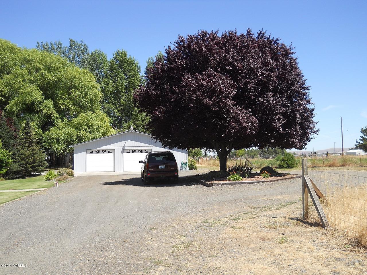 15601 Fisk Road Yakima, WA 98908 - Photo 56 of 58 a view of large trees and a yard
