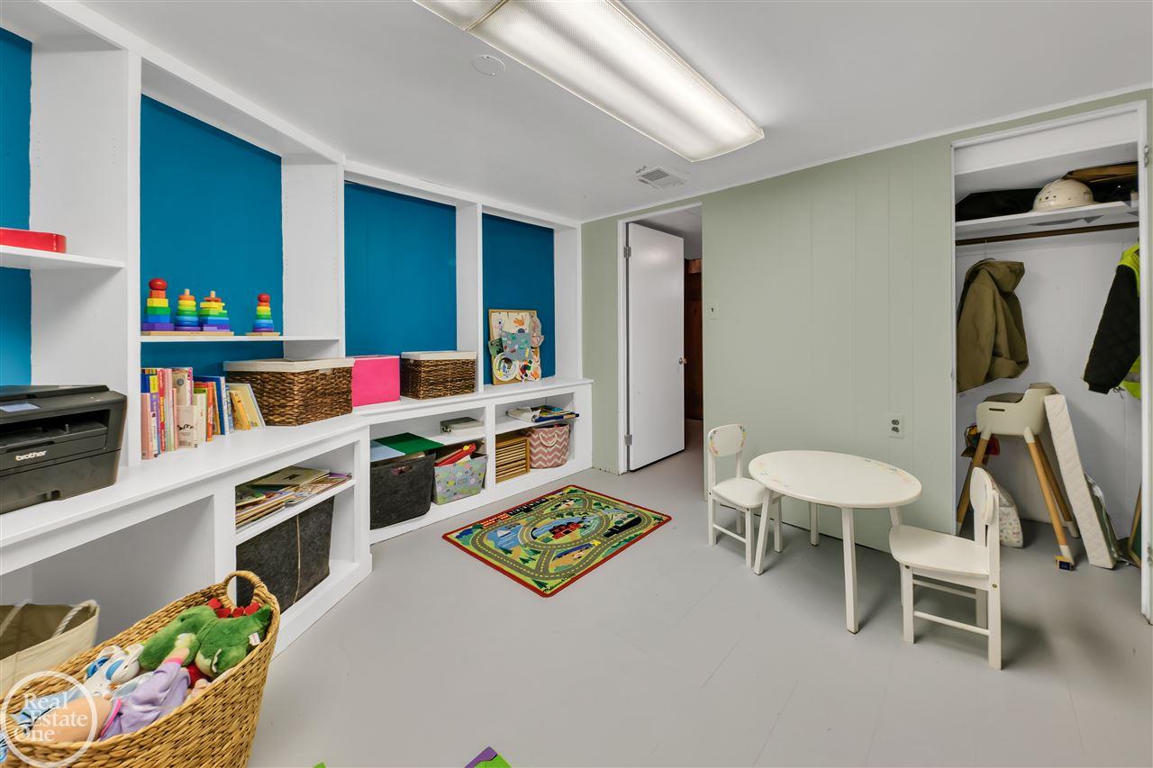 256 Ridgemont Road Grosse Pointe, MI 48236 - Photo 25 of 30 50029452-24.JPG