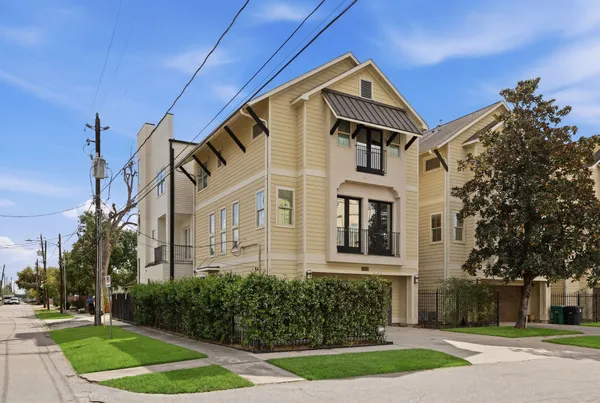 $497,500 | 2214 Radcliffe Street, Houston, TX 77007