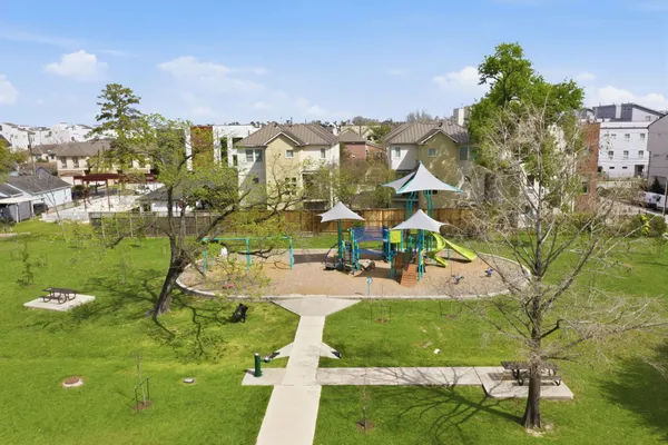 $497,500 | 2214 Radcliffe Street, Houston, TX 77007