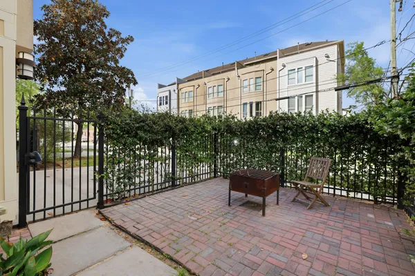 $497,500 | 2214 Radcliffe Street, Houston, TX 77007