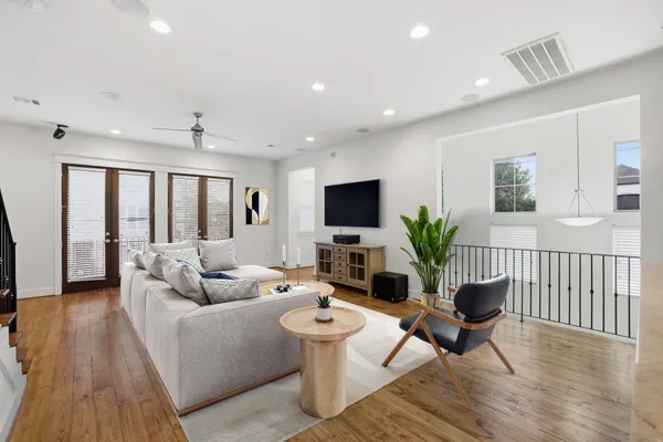 $497,500 | 2214 Radcliffe Street, Houston, TX 77007