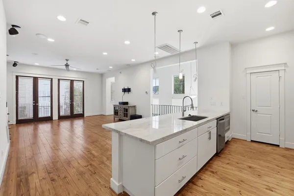 $497,500 | 2214 Radcliffe Street, Houston, TX 77007