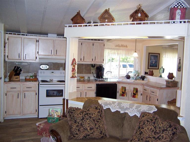2784 Merlin Road Grants Pass, OR 97526 - Photo 16 of 31 Kitchen - Vaulted Ceilings - Plant Shelv