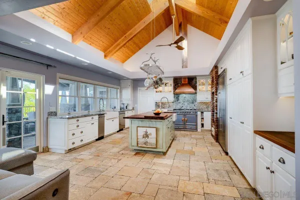 $2,600,000 | 1 Rollingview Lane, Fallbrook, CA 92028