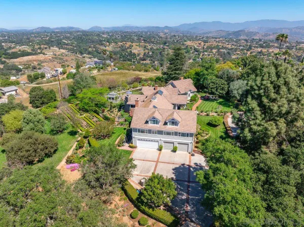 $2,600,000 | 1 Rollingview Lane, Fallbrook, CA 92028