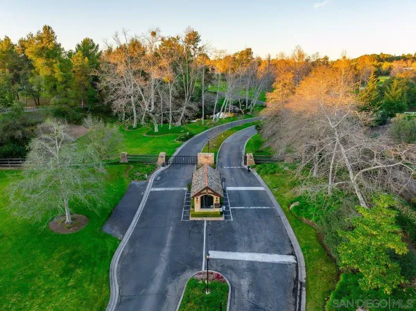 $2,600,000 | 1 Rollingview Lane, Fallbrook, CA 92028