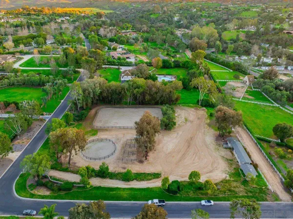 $2,600,000 | 1 Rollingview Lane, Fallbrook, CA 92028