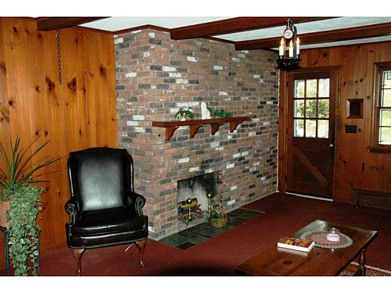 85 Dendron Road South Kingstown, RI 02879 - Photo 3 of 15 Den/Family/Great Room.