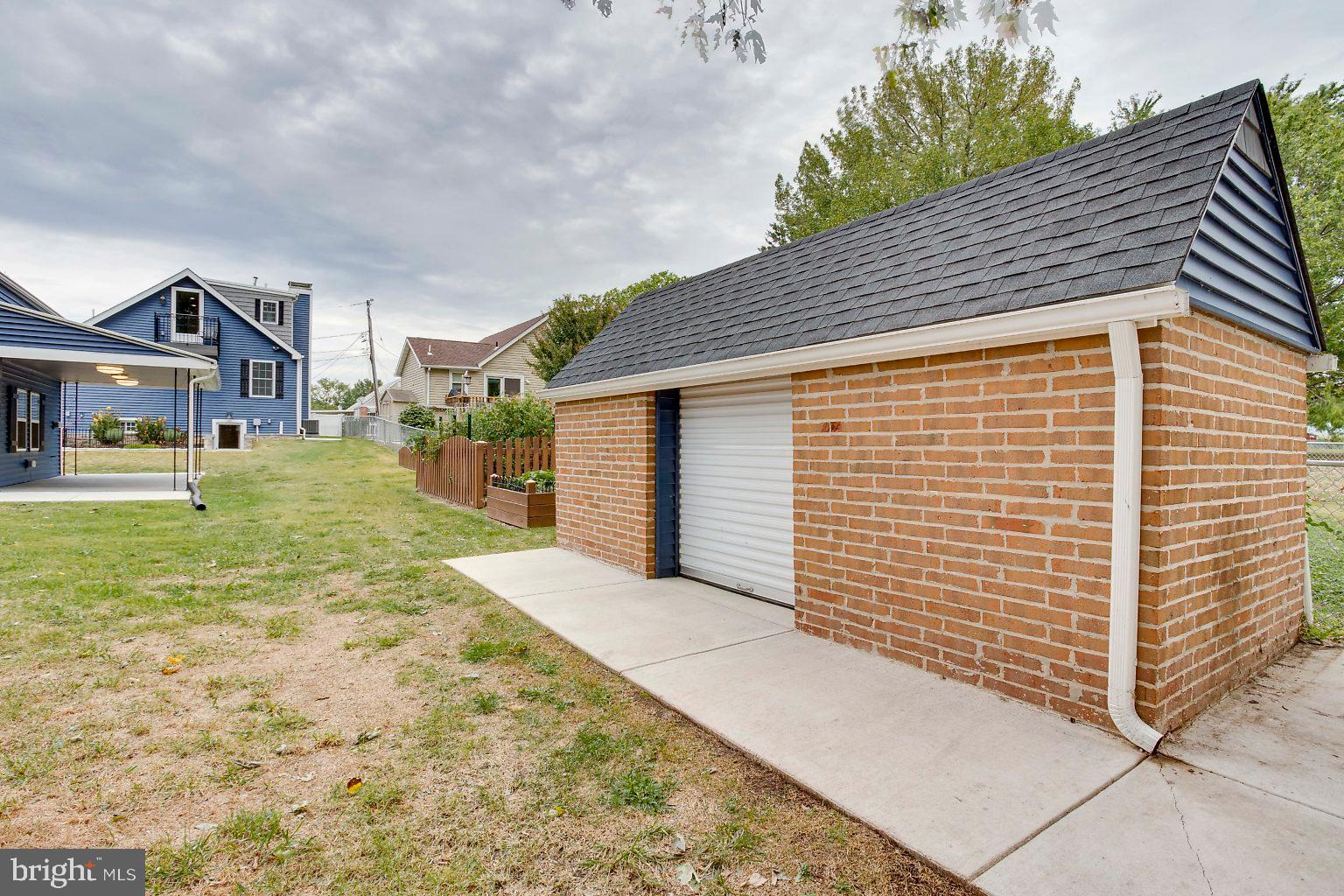 603 Seena Road Baltimore, MD 21221 - Photo 11 of 49 Brick shed/roll door/electric
