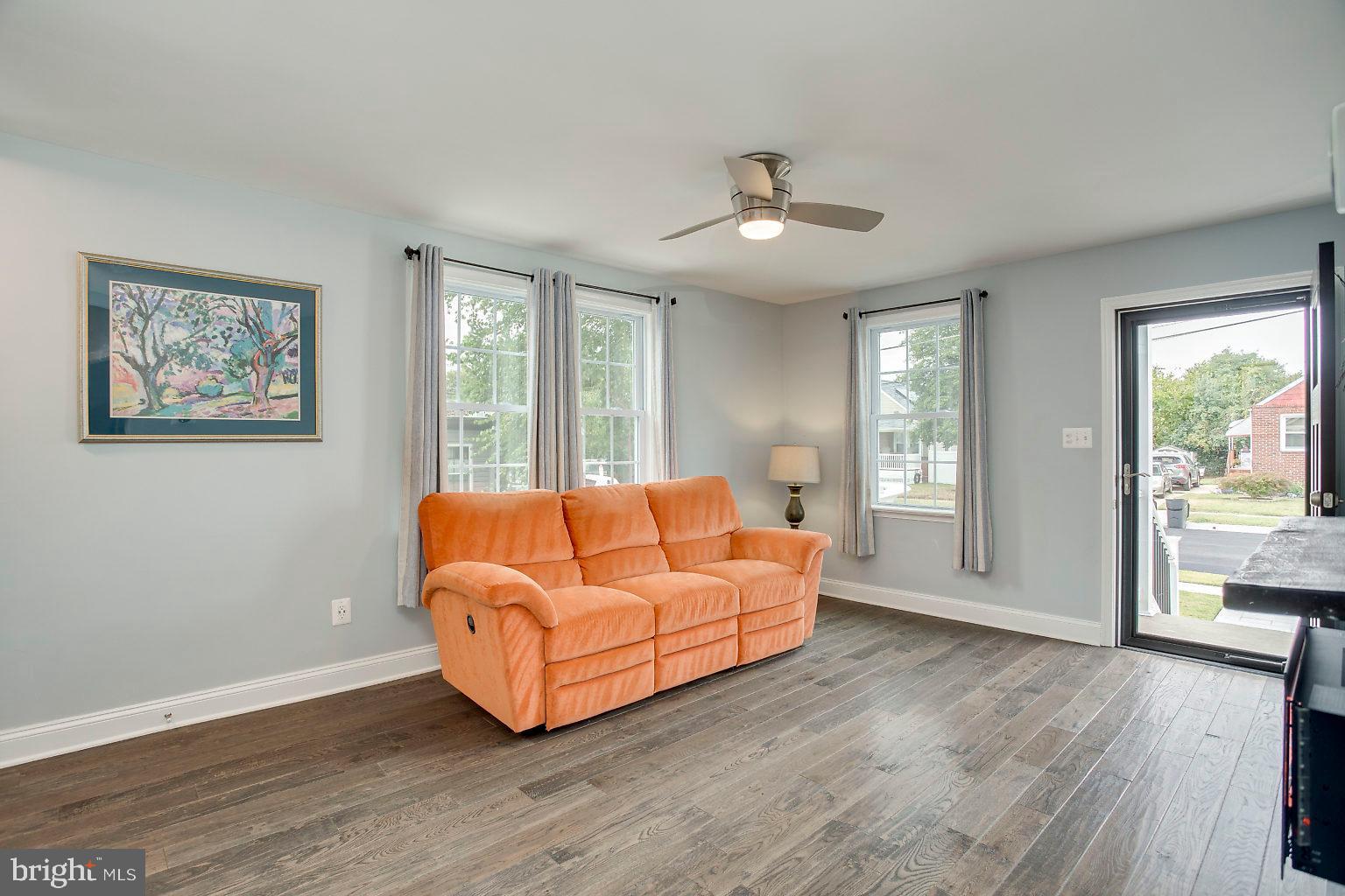 603 Seena Road Baltimore, MD 21221 - Photo 22 of 49 Main entrance/Living Room