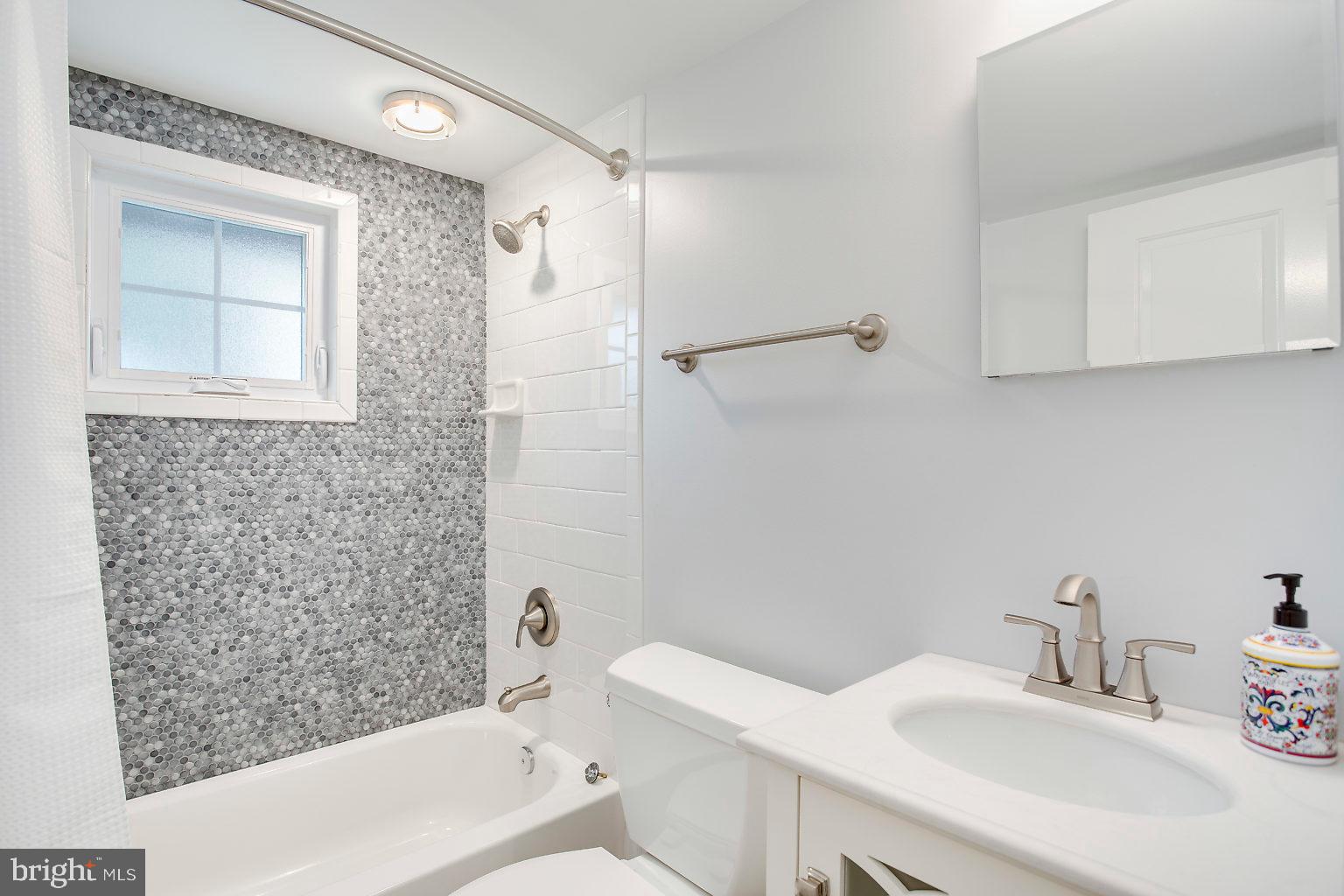 603 Seena Road Baltimore, MD 21221 - Photo 32 of 49 Main level Bathroom