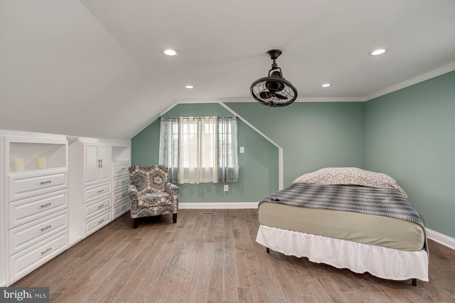 603 Seena Road Baltimore, MD 21221 - Photo 40 of 49 Upper Level Master Suite