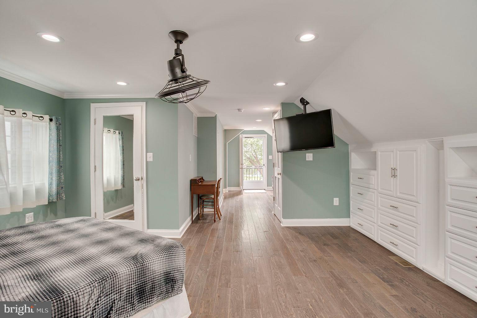 603 Seena Road Baltimore, MD 21221 - Photo 41 of 49 Upper Level Master Suite
