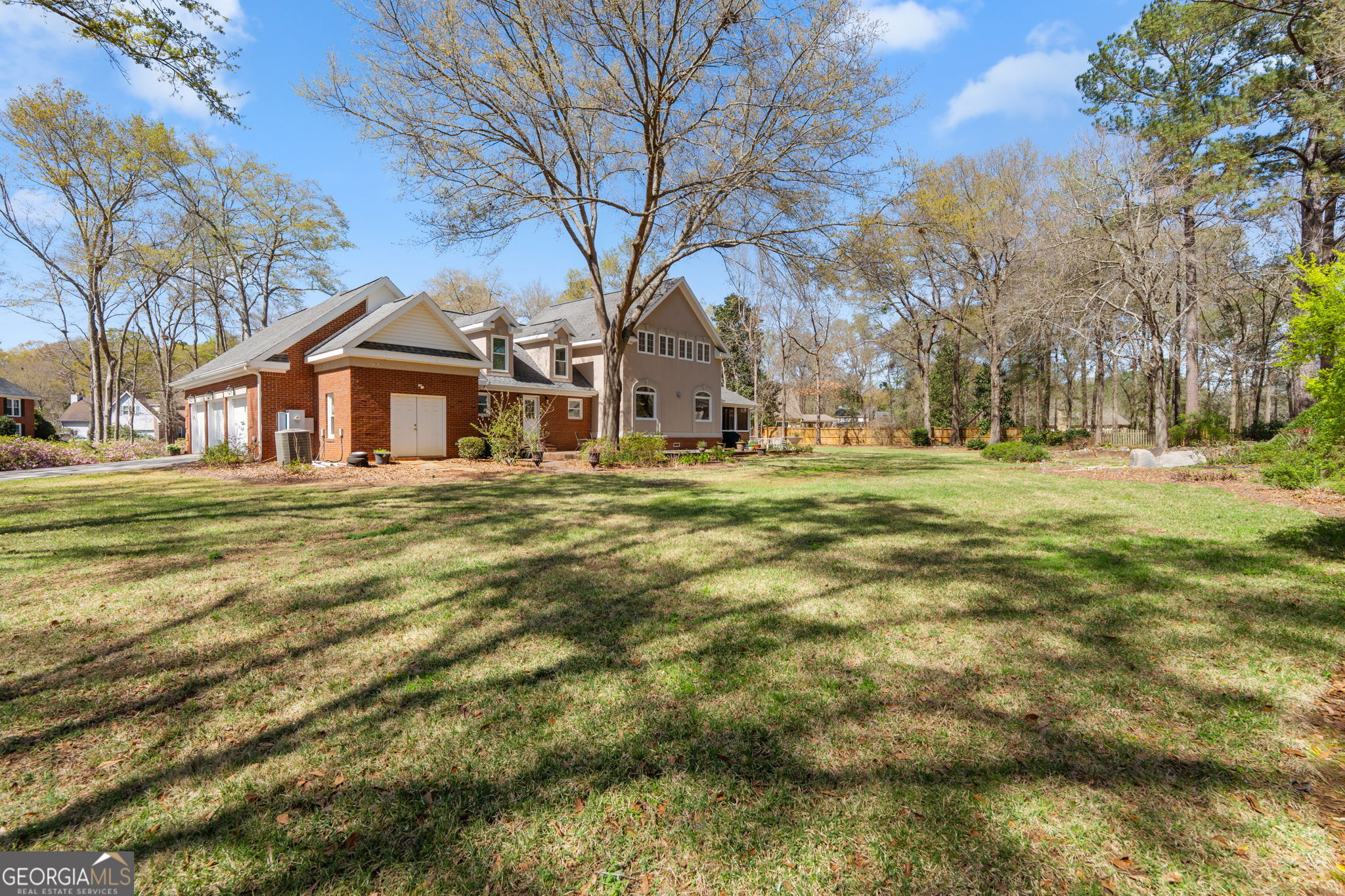 109 Crest Pointe Warner Robins, GA 31088 - Photo 84 of 86 a front view of a house with a garden