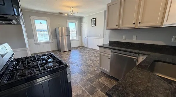$2,200 | 70 Vale Street, Unit 3, Worcester, MA 01604