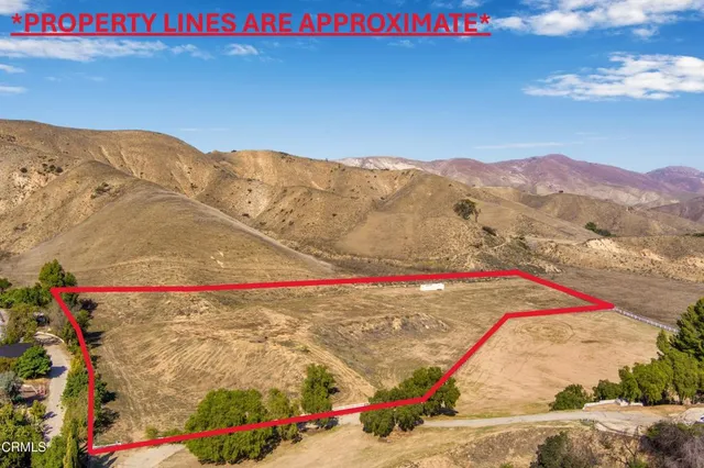 a view of a yard with an outdoor space