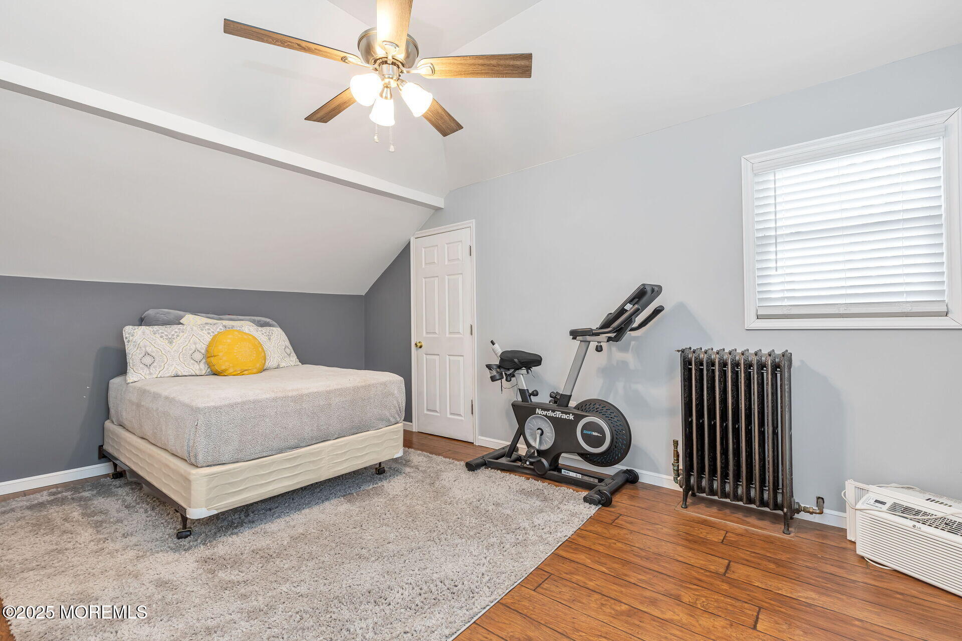 577 Holmdel Road Hazlet, NJ 07730 - Photo 28 of 42 028-1920x1280-photo