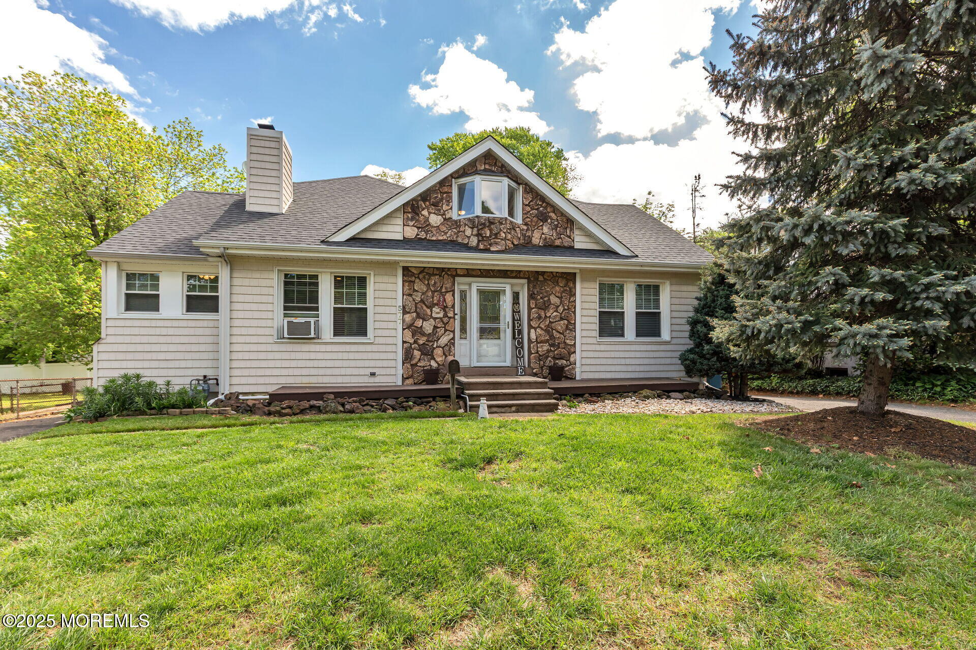 577 Holmdel Road Hazlet, NJ 07730 - Photo 31 of 42 031-1920x1280-photo
