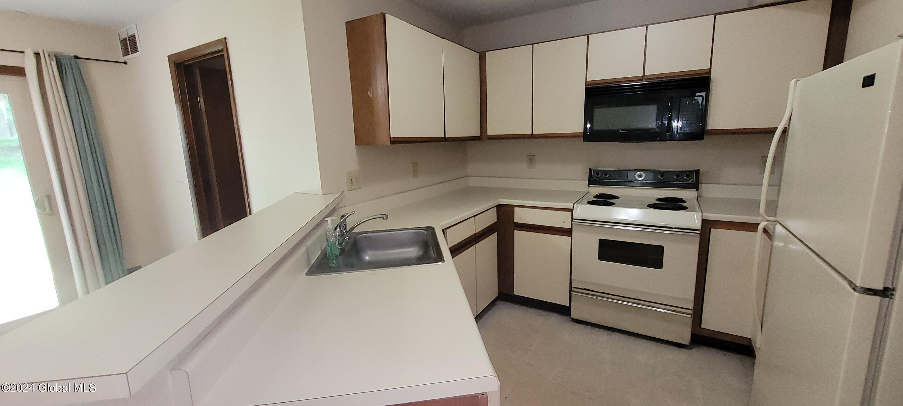 1 Hale Drive Halfmoon, NY 12065 - Photo 12 of 36 20240528_123802